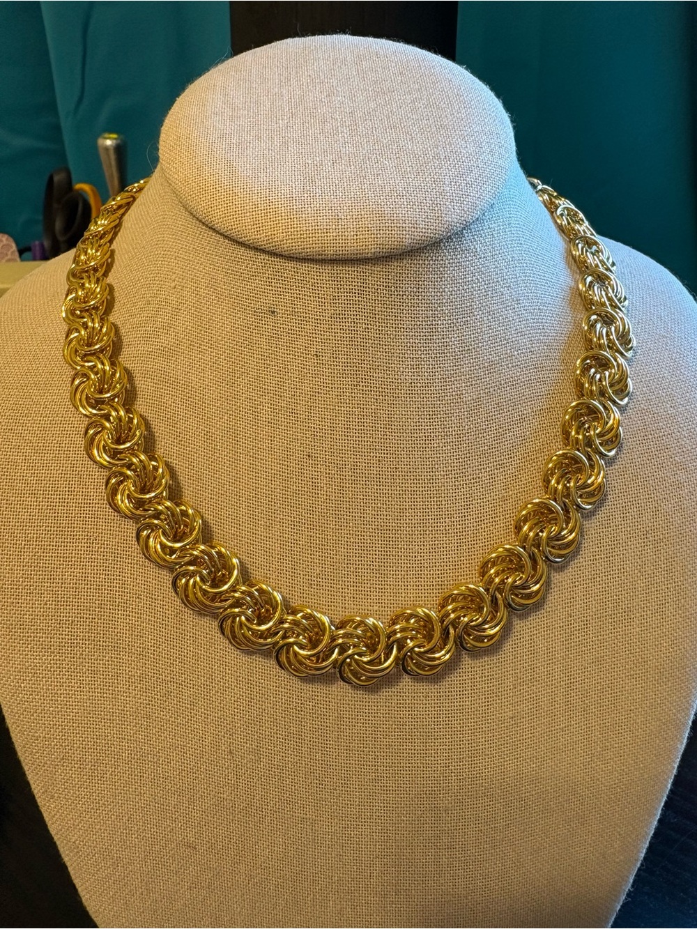 trifari new nwt necklace 16-19” gold tone chunky heavy nice